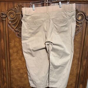 Lee Easy Fit Beige capris (R)